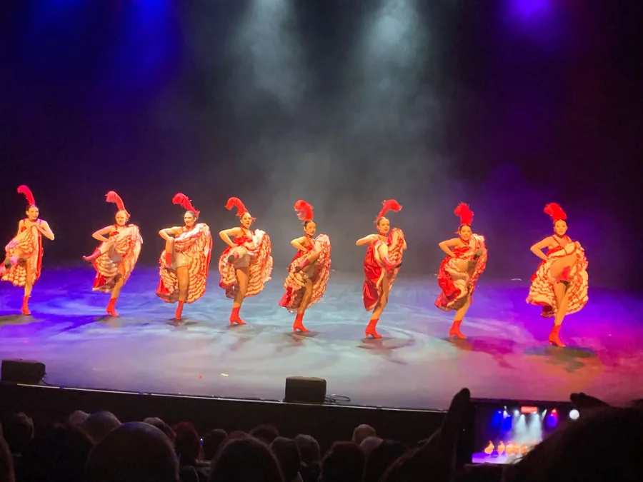 Numéro de cabaret Les Scarlines